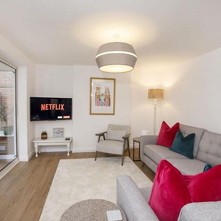 The Willows With Free Parking For 2 Cars York Bagian luar foto