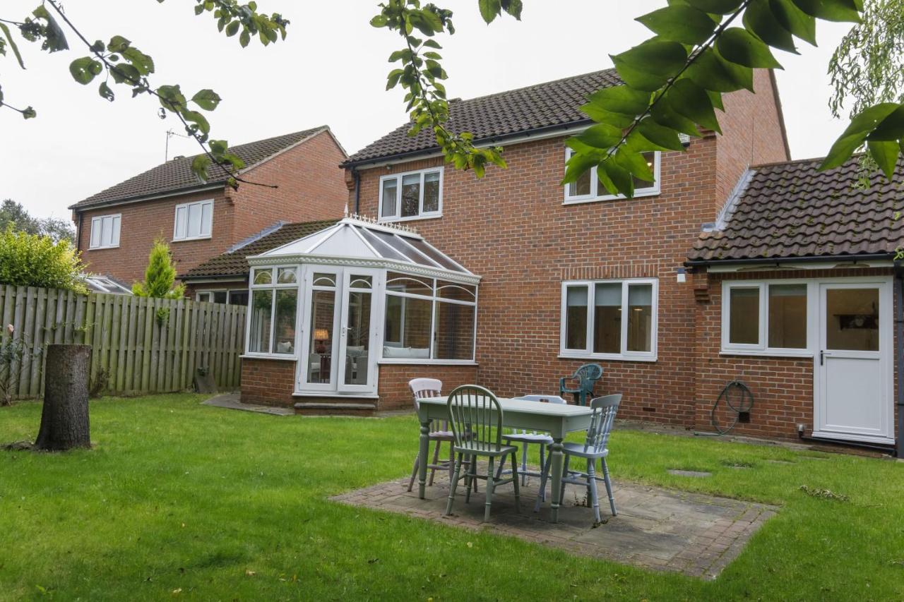 The Willows With Free Parking For 2 Cars York Bagian luar foto