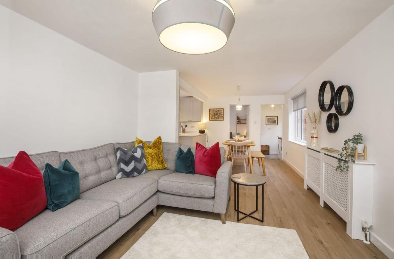 The Willows With Free Parking For 2 Cars York Bagian luar foto